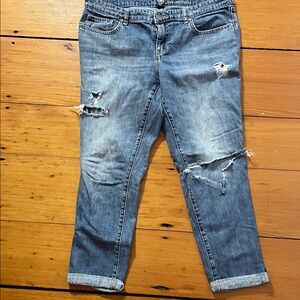 GAP Cropped Jeans in Distressed Blue